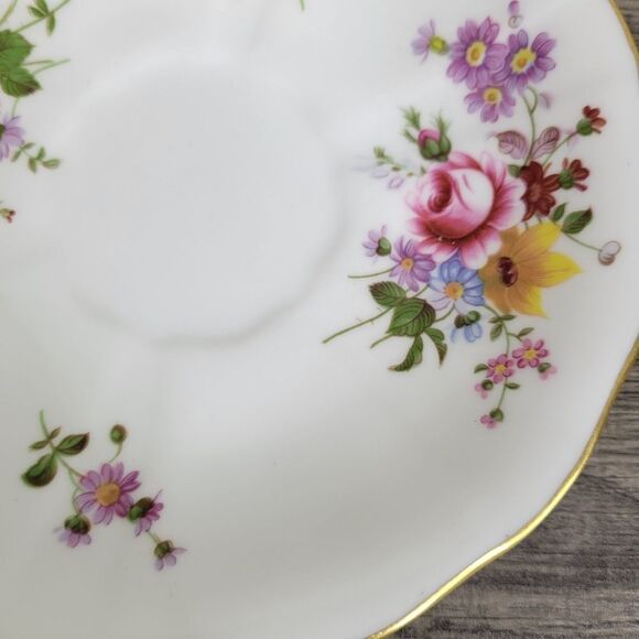 Royal Crown Bone China‎ Derby Poisies Saucer - Picture 3 of 5